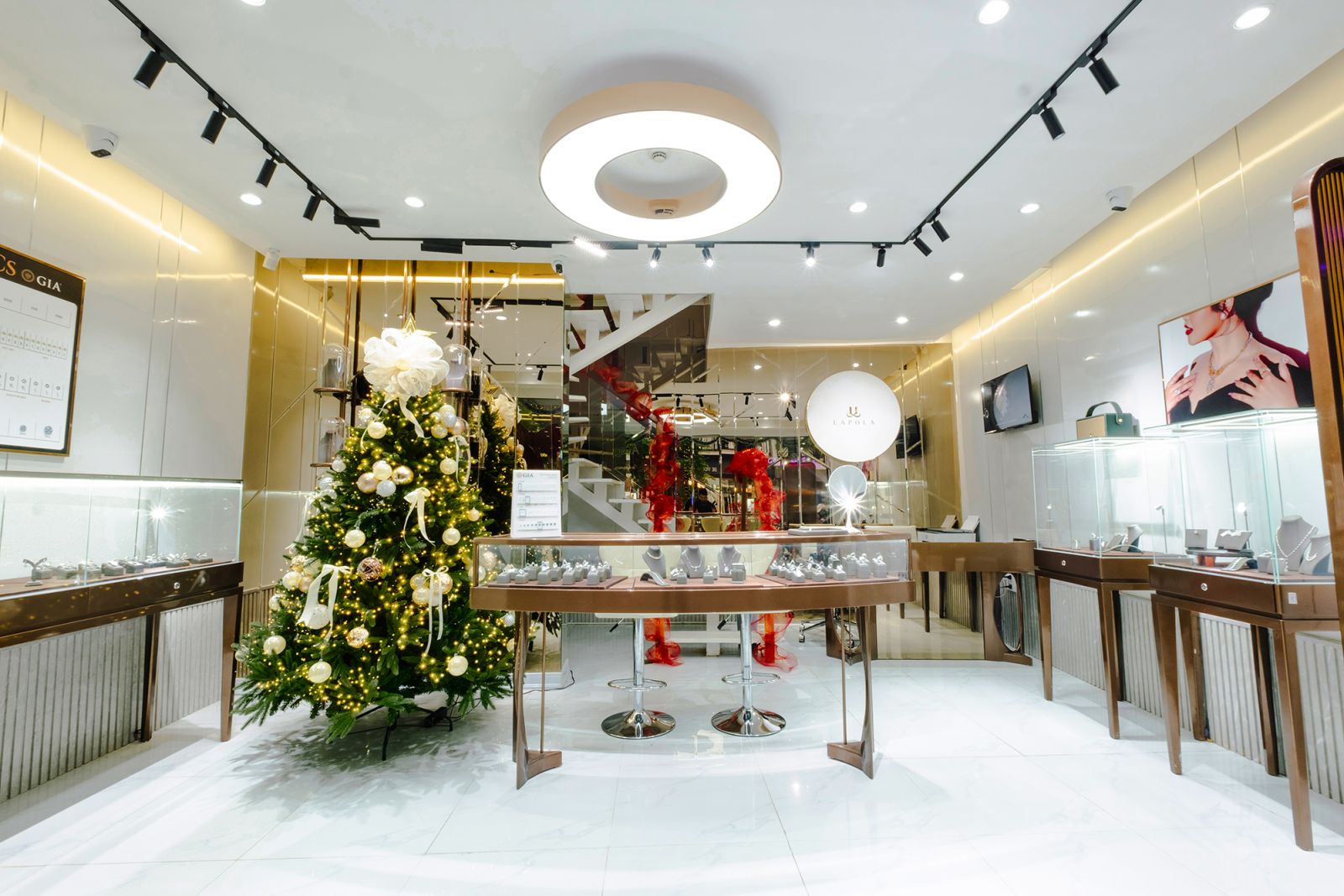 Lapola Jewelry Hà Nội - không gian mua sắm đẳng cấp