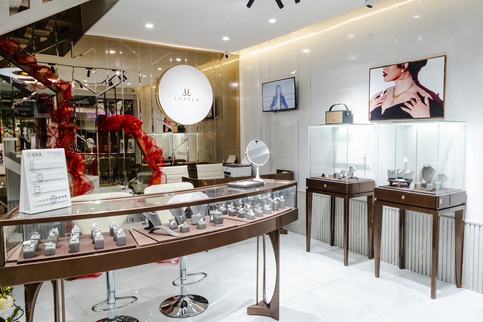 Lapola Jewelry Hà Nội - không gian mua sắm đẳng cấp