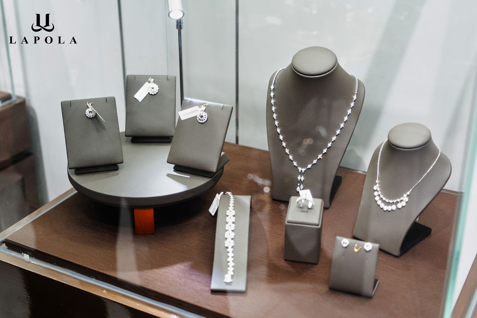 Lapola Jewelry Hà Nội - không gian mua sắm đẳng cấp